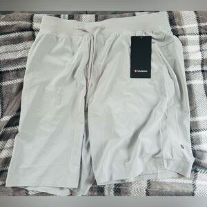 Lululemon T.H.E. Short 9” (Linerless) - Size L - NWT